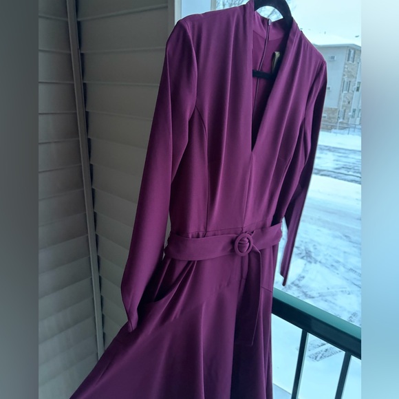 🆕 Taylor Burgundy Belted Long Sleeve V-Neck Fit & Flare Dress Size 8 Midi Hi-Low - Picture 6 of 16